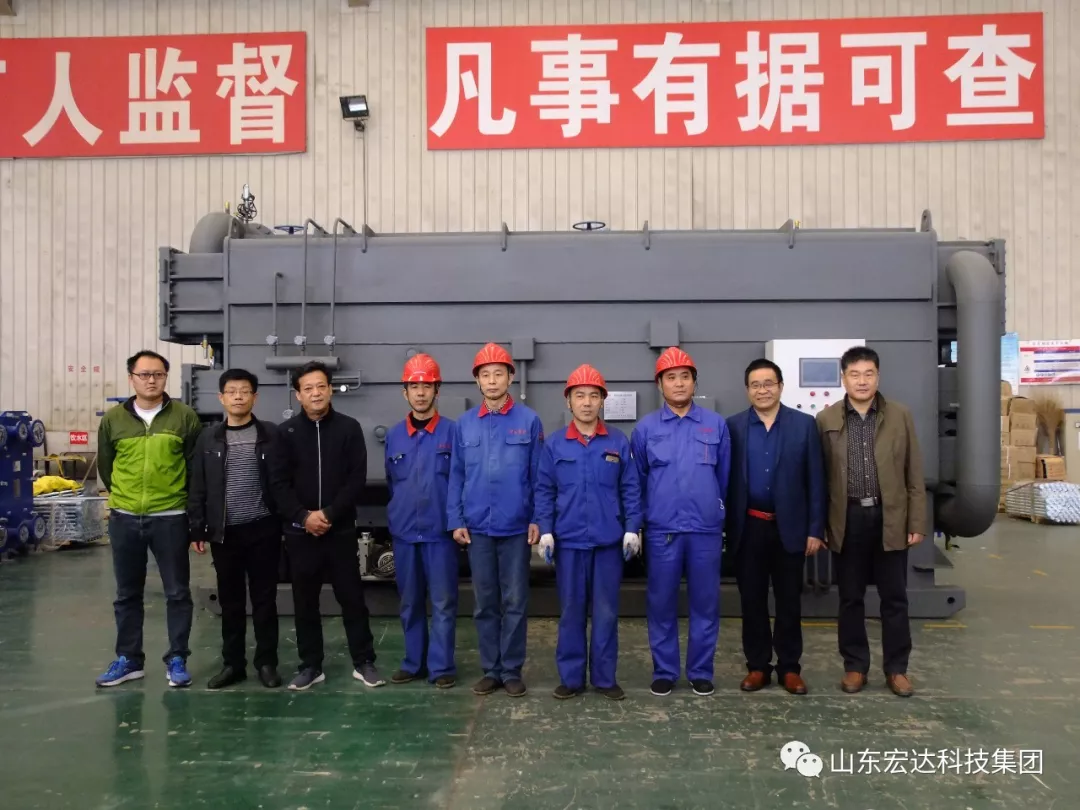 安博在线张总与新产品研制小组合影