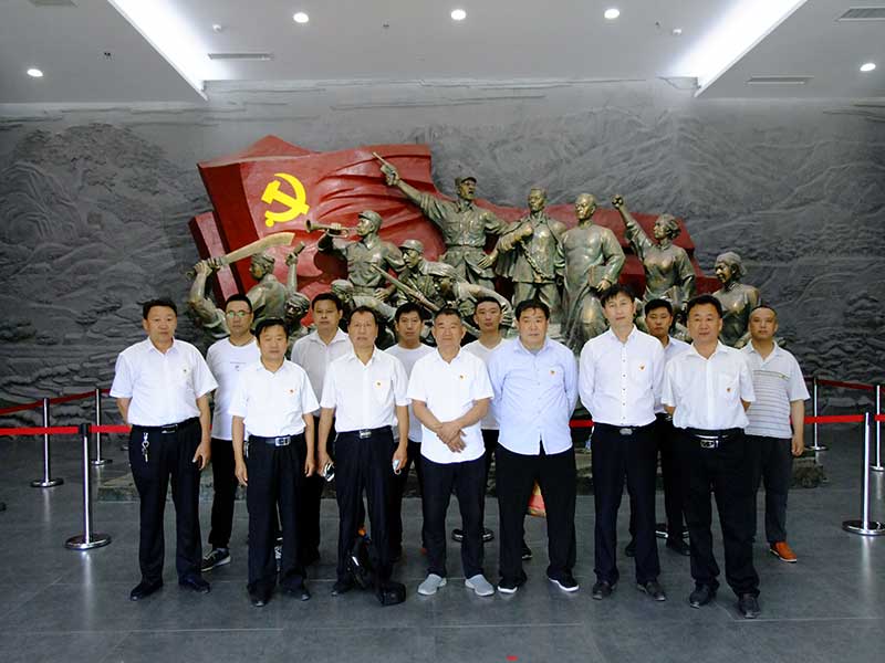 让党旗高高飘扬---安博在线集团党员参观大峰山红色教育基地活动