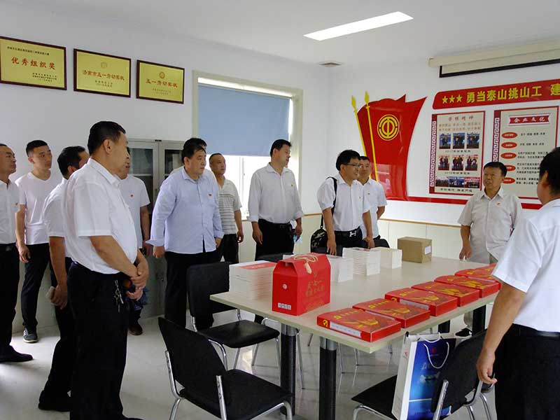 让党旗高高飘扬---安博在线集团党员参观大峰山红色教育基地活动