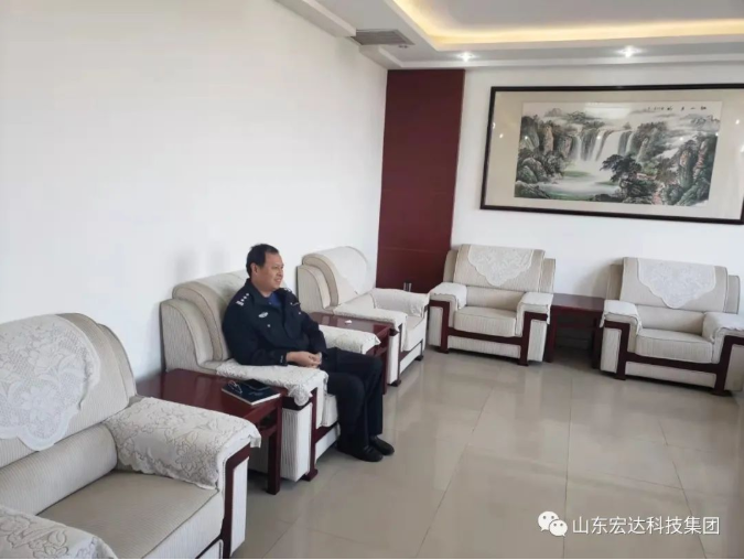 山东安博在线集团副总经理张广义到开发区派出所慰问