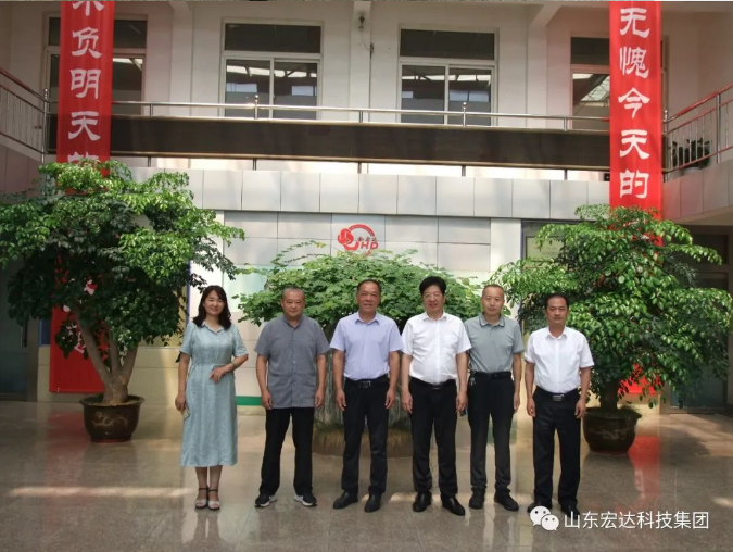 长清区人大常委会副主任王庆波一行到安博在线集团调研